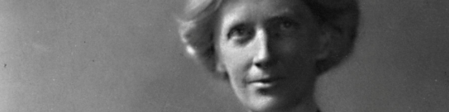 foto in bianco e nero di Eglantyne Jebb, fondatrice di Save the Children