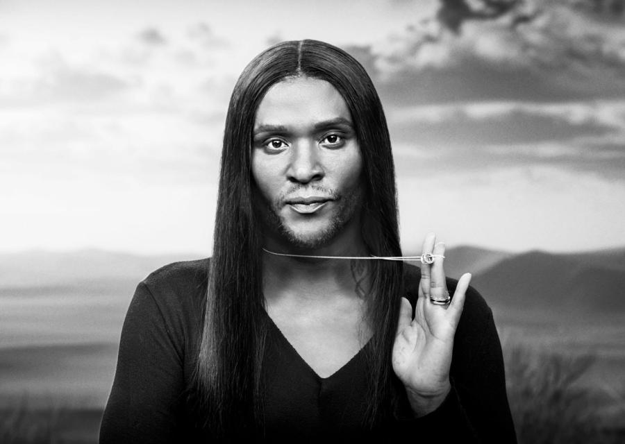 Brand Ambassador di Save the Children Law Roach posa con il gioiello Bulgari