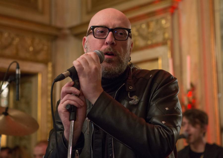 Maio Biondi foto primo piano mentre canta al the red party 2019