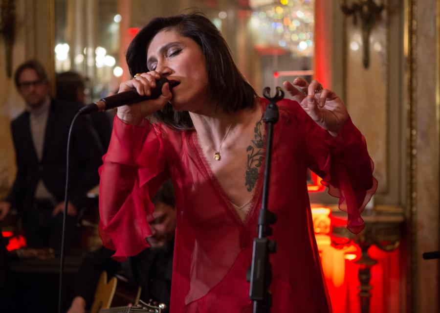 Elisa che canta al the red party 2017