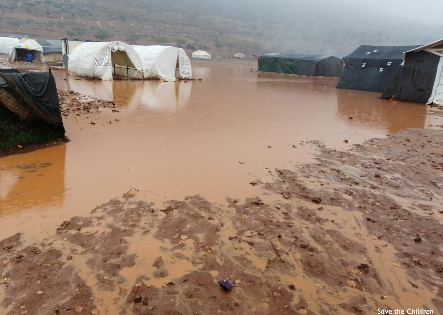 Campi rifugiati siriani allagati a causa delle forti piogge