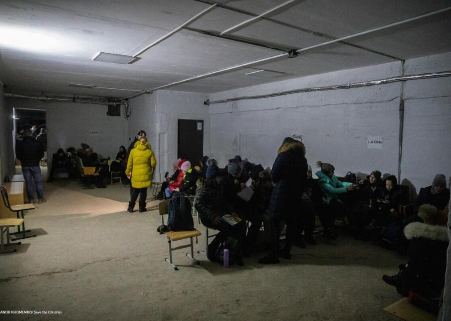 Bambini rifugiati in un bunker in Ucraina