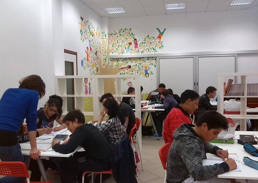 Le voci dei volontari: a Milano contro la dispersione scolastica