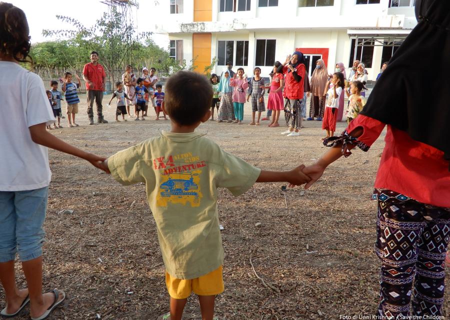Bambini dispersi in Indonesia