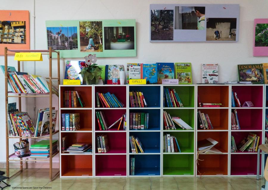 libreria con libri per bambini 0-5 anni