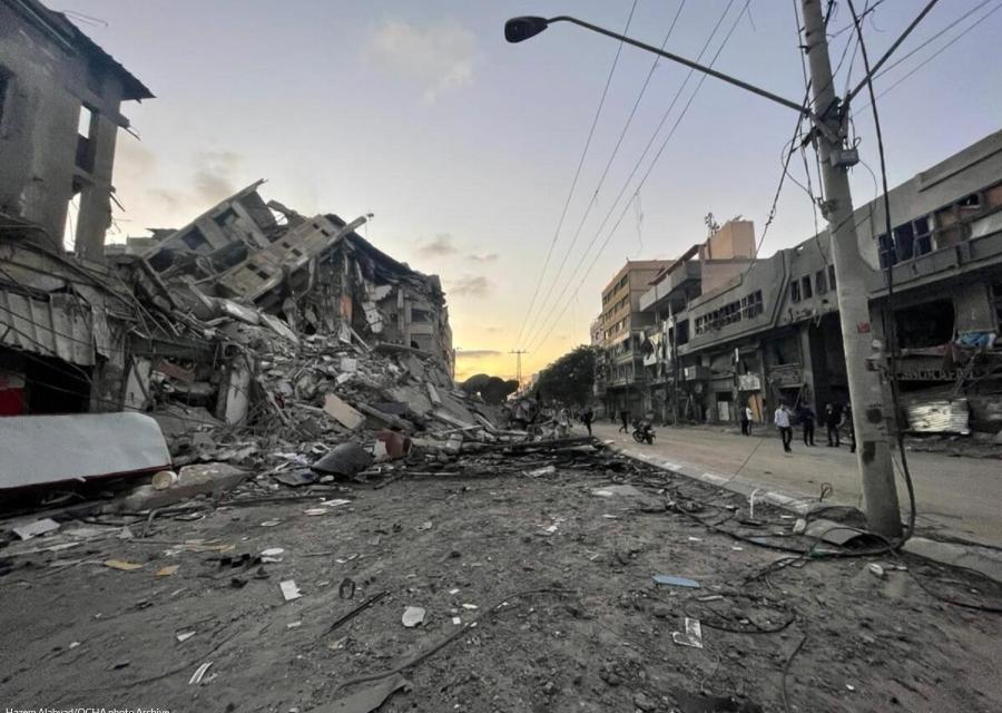 palazzi distrutti e macerie dopo un attacco a Gaza