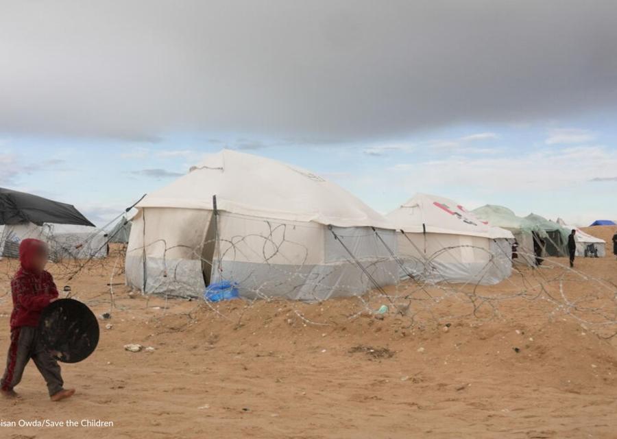 bambino a Gaza in campo per sfollati
