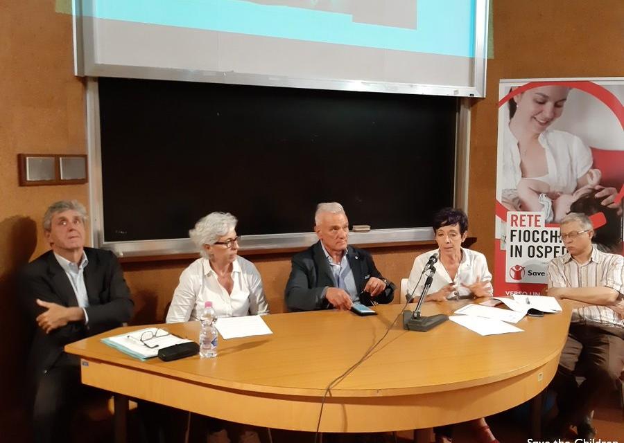 Quattro persone sedute a un tavolo per inaugurazione sportello Fiocchi in Ospedale ad Ancona