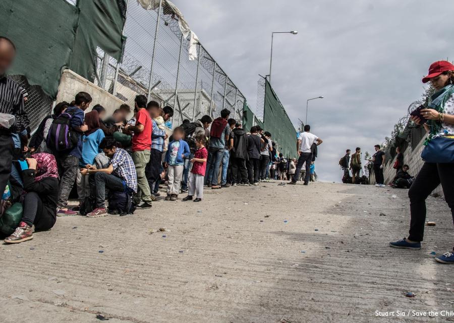 Distribuzione dei pasti nel campo di Moria, a Lesbo