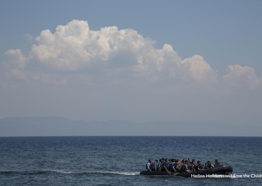 Gommone di migranti in mare.
