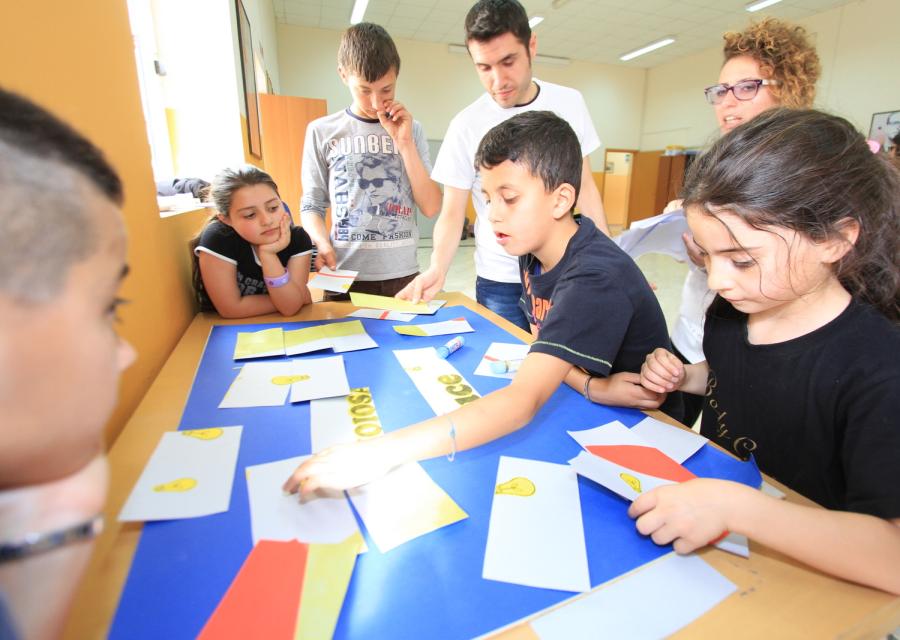 Oggi in tutto il mondo si celebra la Giornata Internazionale della Famiglia. Dal 1994, proclamato dall’Onu Anno Internazionale della Famiglia, “il fondamentale gruppo sociale e l’ambiente naturale per lo sviluppo e il benessere di tutti i suoi membri