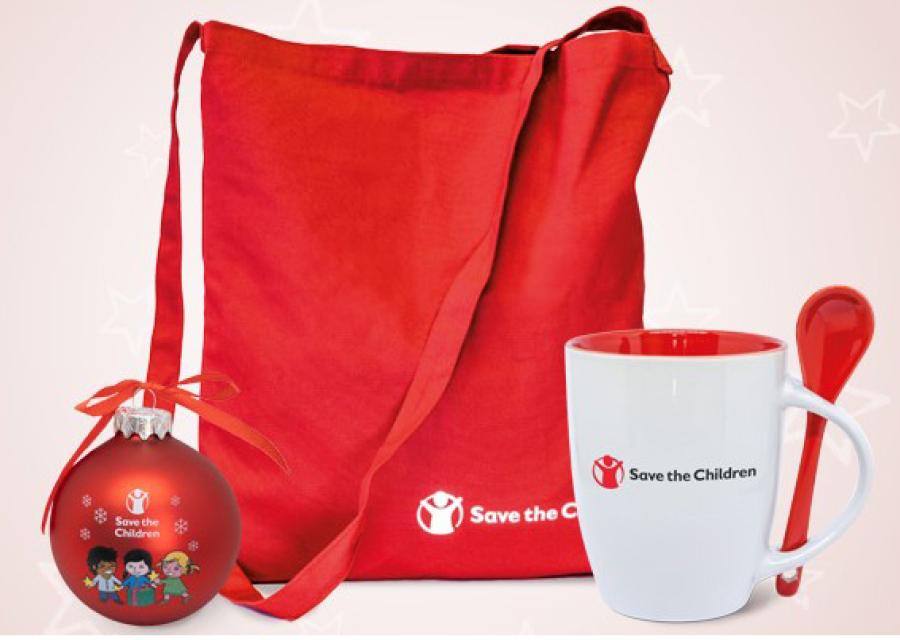 shop bag rossa, tazza bianco e rossa e pallina di natale di save the children