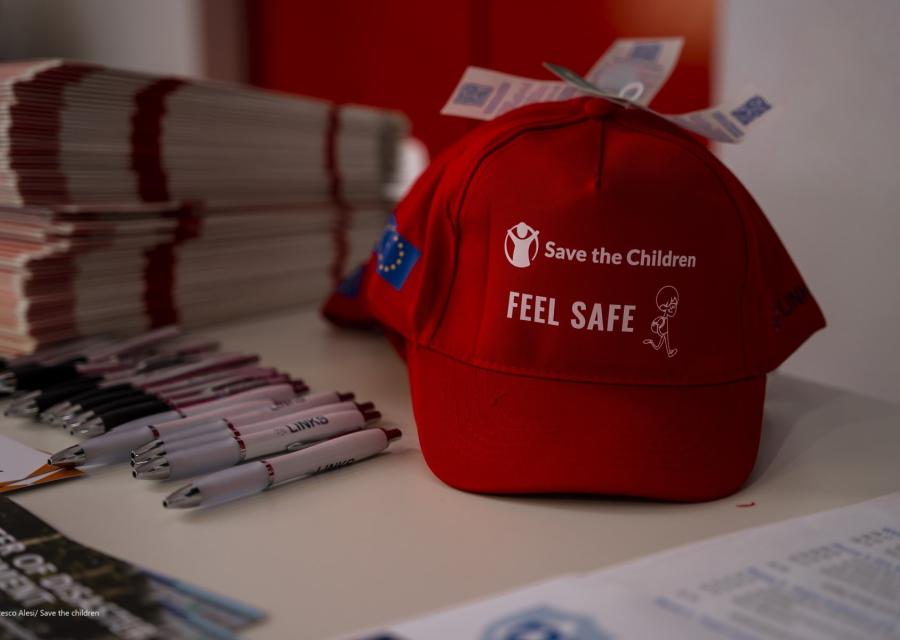 cappellino iniziativa feel safe piattaforma save the children 