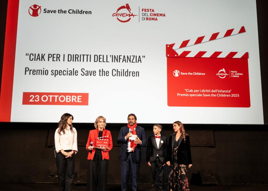Sul palco della Festa del Cinema di Roma per consegna Premio “Ciak per i diritti dell’infanzia” ai protagonisti de "Il treno dei bambini"