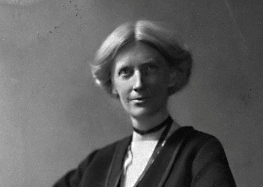 foto in bianco e nero di Eglantyne Jebb, fondatrice di Save the Children