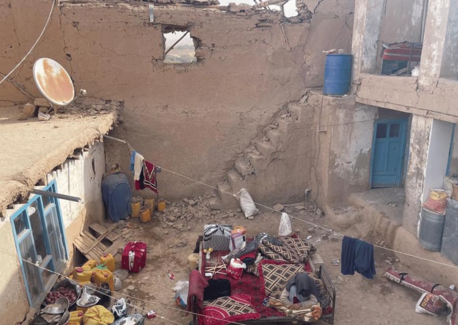 Interno casa distrutta in Afghanistan dal secondo forte terremoto in due mesi