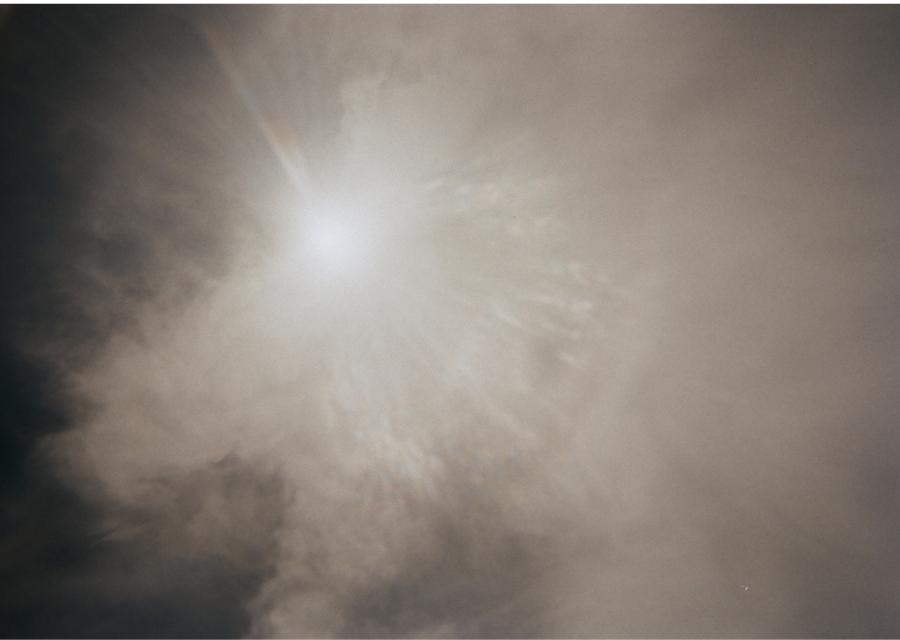 Immagine del sole a picco 