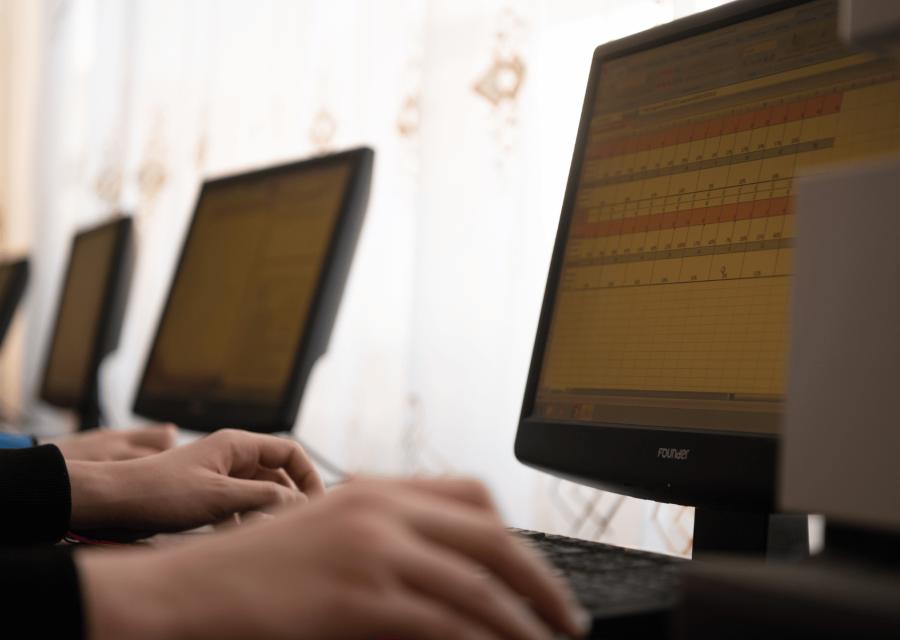 Sfondo digitale con computer