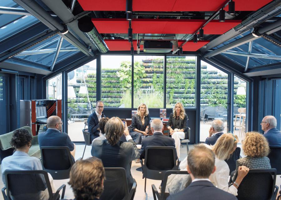 Foto del Gruppo Feltrinelli e Save the Children con Massimiliano Tarantino, Alessandra Carra e Daniela Fatarella