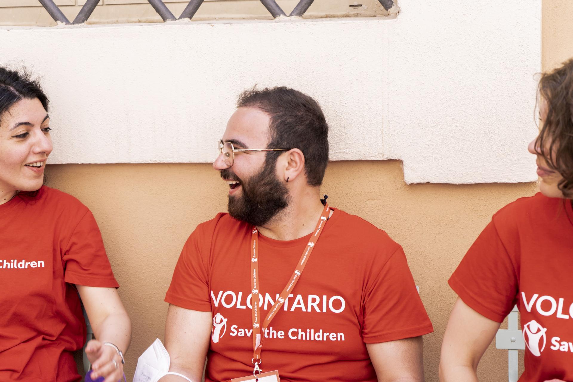 Save The children_volontari_che_ridono