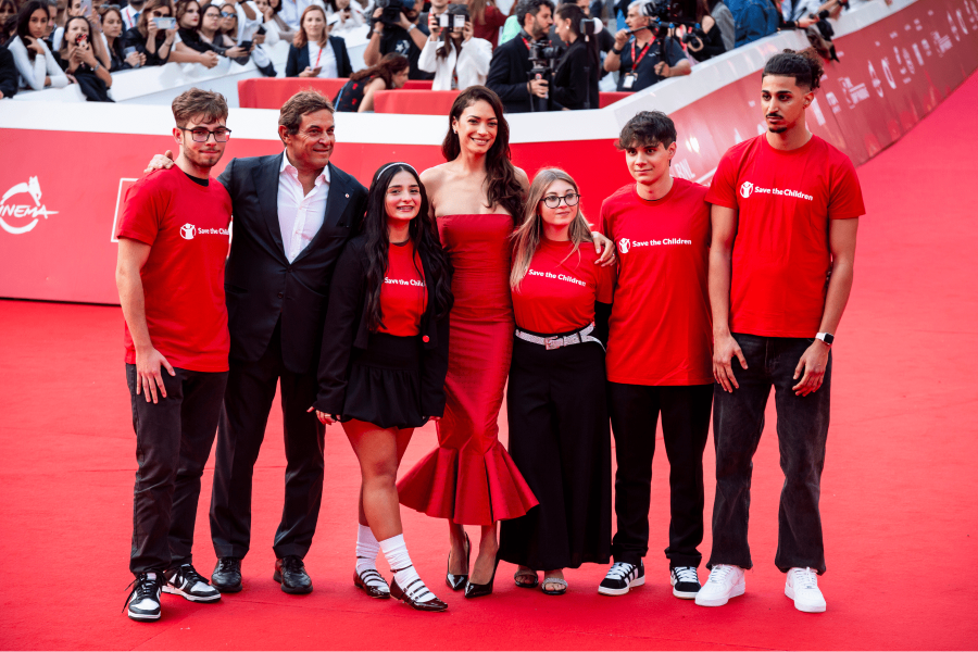 Red carpet di Save the Children con Elodie, Claudio Tesauro e 5 protagonisti del docufilm "Fuori dai Margini"